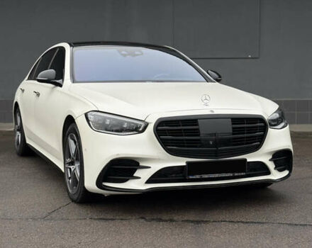 Белый Мерседес С Класс, объемом двигателя 4 л и пробегом 140 тыс. км за 100000 $, фото 2 на Automoto.ua