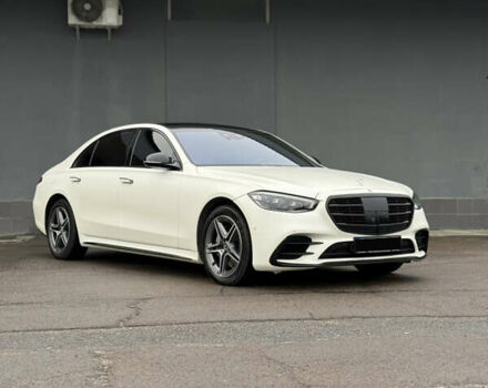 Белый Мерседес С Класс, объемом двигателя 4 л и пробегом 140 тыс. км за 100000 $, фото 3 на Automoto.ua