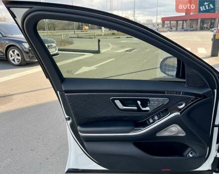 Білий Мерседес С Клас, об'ємом двигуна 3.98 л та пробігом 42 тис. км за 96999 $, фото 19 на Automoto.ua