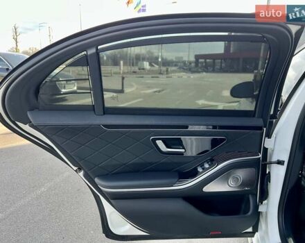 Білий Мерседес С Клас, об'ємом двигуна 3.98 л та пробігом 42 тис. км за 96999 $, фото 26 на Automoto.ua