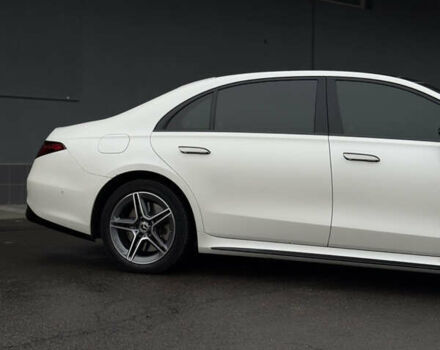 Белый Мерседес С Класс, объемом двигателя 4 л и пробегом 140 тыс. км за 100000 $, фото 5 на Automoto.ua