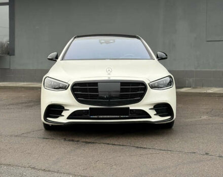Белый Мерседес С Класс, объемом двигателя 4 л и пробегом 140 тыс. км за 100000 $, фото 1 на Automoto.ua