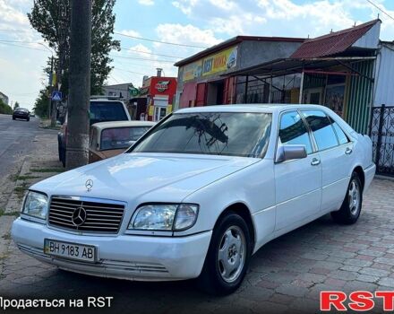 Белый Мерседес С Класс, объемом двигателя 3 л и пробегом 300 тыс. км за 2899 $, фото 1 на Automoto.ua
