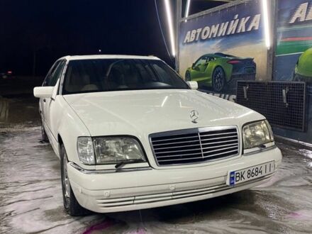 Белый Мерседес С Класс, объемом двигателя 3.2 л и пробегом 600 тыс. км за 4500 $, фото 1 на Automoto.ua