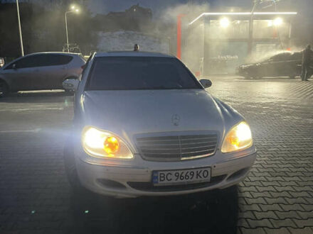 Белый Мерседес С Класс, объемом двигателя 5 л и пробегом 320 тыс. км за 4450 $, фото 1 на Automoto.ua