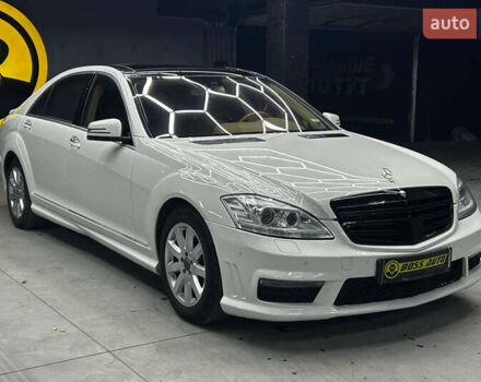 Белый Мерседес С Класс, объемом двигателя 5.46 л и пробегом 325 тыс. км за 13400 $, фото 1 на Automoto.ua