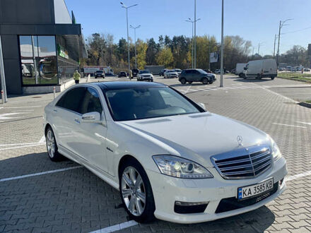 Білий Мерседес С Клас, об'ємом двигуна 5.5 л та пробігом 245 тис. км за 15600 $, фото 1 на Automoto.ua