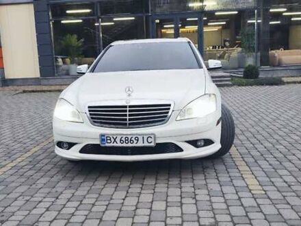 Белый Мерседес С Класс, объемом двигателя 5.51 л и пробегом 218 тыс. км за 12500 $, фото 1 на Automoto.ua