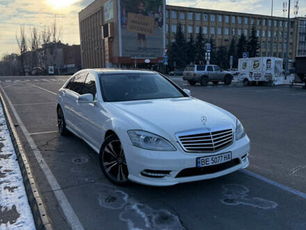 Белый Мерседес С Класс, объемом двигателя 5.5 л и пробегом 267 тыс. км за 12800 $, фото 1 на Automoto.ua