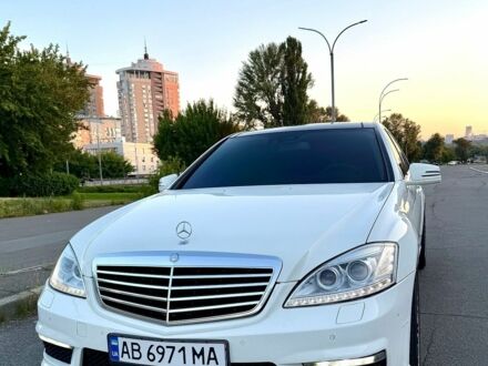 Білий Мерседес С Клас, об'ємом двигуна 5.46 л та пробігом 254 тис. км за 11999 $, фото 1 на Automoto.ua