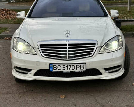 Белый Мерседес С Класс, объемом двигателя 5.51 л и пробегом 264 тыс. км за 18500 $, фото 1 на Automoto.ua