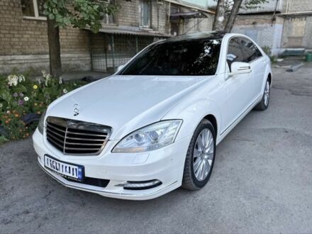 Мерседес С Класс 2010 в Павлограде на Automoto.ua Белый Мерседес С Класс, объемом двигателя 5.5 л и пробегом 198 тыс. км за 13500 $, фото 1 на Automoto.ua