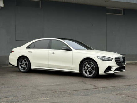 Белый Мерседес С Класс, объемом двигателя 4 л и пробегом 140 тыс. км за 100000 $, фото 1 на Automoto.ua