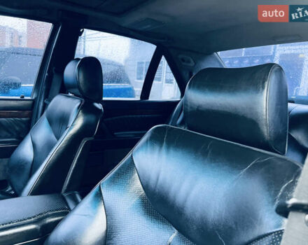 Черный Мерседес С Класс, объемом двигателя 3.5 л и пробегом 380 тыс. км за 3800 $, фото 20 на Automoto.ua