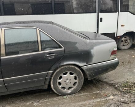 Черный Мерседес С Класс, объемом двигателя 4.2 л и пробегом 900 тыс. км за 2800 $, фото 3 на Automoto.ua