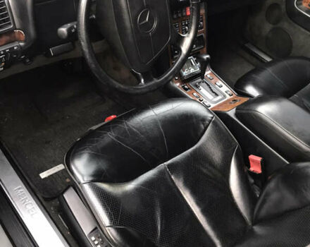 Чорний Мерседес С Клас, об'ємом двигуна 4.97 л та пробігом 353 тис. км за 12000 $, фото 7 на Automoto.ua