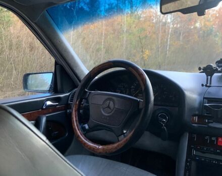 Черный Мерседес С Класс, объемом двигателя 3.2 л и пробегом 304 тыс. км за 4700 $, фото 11 на Automoto.ua
