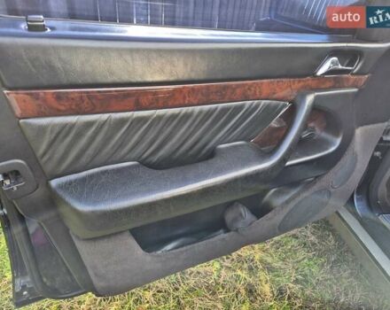 Чорний Мерседес С Клас, об'ємом двигуна 4.2 л та пробігом 500 тис. км за 11000 $, фото 6 на Automoto.ua