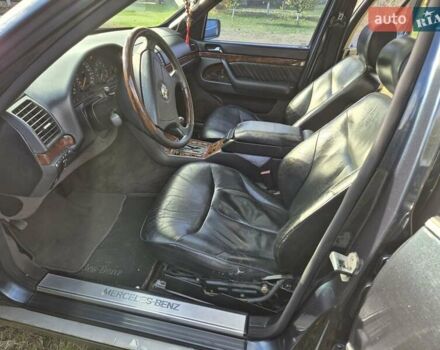 Чорний Мерседес С Клас, об'ємом двигуна 4.2 л та пробігом 500 тис. км за 11000 $, фото 4 на Automoto.ua