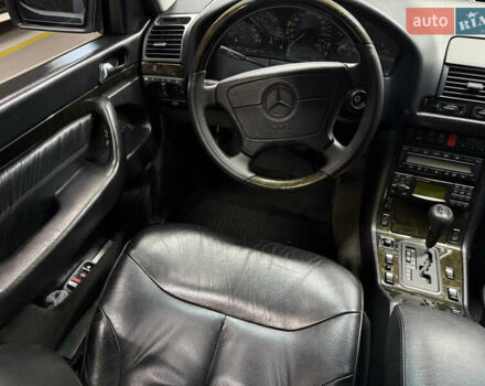 Черный Мерседес С Класс, объемом двигателя 4.97 л и пробегом 312 тыс. км за 27000 $, фото 26 на Automoto.ua