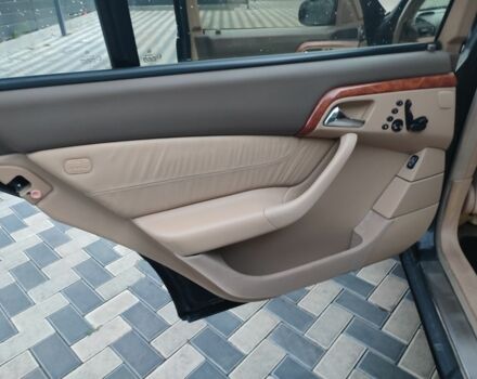 Черный Мерседес С Класс, объемом двигателя 5 л и пробегом 360 тыс. км за 5200 $, фото 14 на Automoto.ua