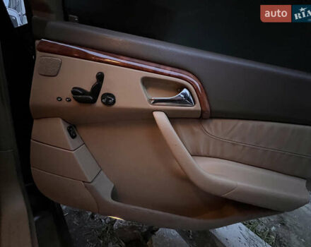 Черный Мерседес С Класс, объемом двигателя 5 л и пробегом 299 тыс. км за 4200 $, фото 8 на Automoto.ua