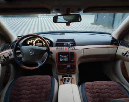 Черный Мерседес С Класс, объемом двигателя 5 л и пробегом 360 тыс. км за 5200 $, фото 6 на Automoto.ua