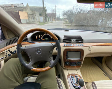 Черный Мерседес С Класс, объемом двигателя 5 л и пробегом 299 тыс. км за 4200 $, фото 14 на Automoto.ua