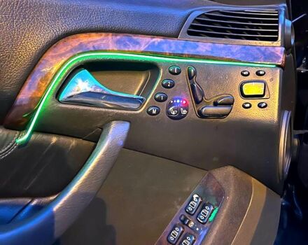 Черный Мерседес С Класс, объемом двигателя 5 л и пробегом 300 тыс. км за 6500 $, фото 6 на Automoto.ua