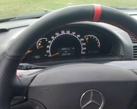 Черный Мерседес С Класс, объемом двигателя 3.2 л и пробегом 300 тыс. км за 3899 $, фото 5 на Automoto.ua