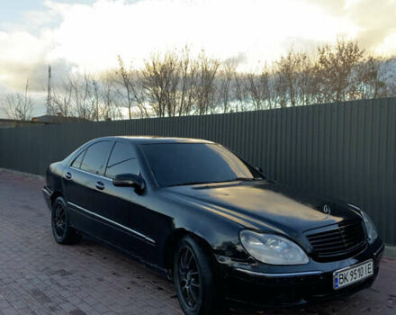Черный Мерседес С Класс, объемом двигателя 3.2 л и пробегом 400 тыс. км за 4500 $, фото 1 на Automoto.ua