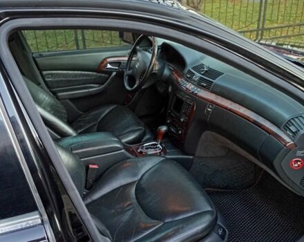 Черный Мерседес С Класс, объемом двигателя 5 л и пробегом 450 тыс. км за 5700 $, фото 4 на Automoto.ua