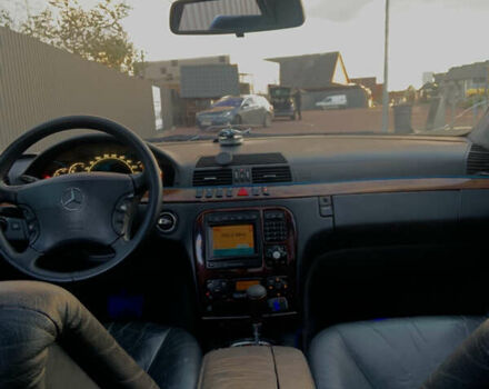 Черный Мерседес С Класс, объемом двигателя 3.2 л и пробегом 400 тыс. км за 4500 $, фото 5 на Automoto.ua