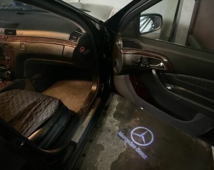 Черный Мерседес С Класс, объемом двигателя 4.3 л и пробегом 350 тыс. км за 6500 $, фото 11 на Automoto.ua