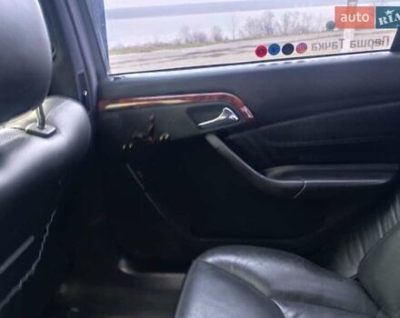 Черный Мерседес С Класс, объемом двигателя 5 л и пробегом 477 тыс. км за 4000 $, фото 4 на Automoto.ua