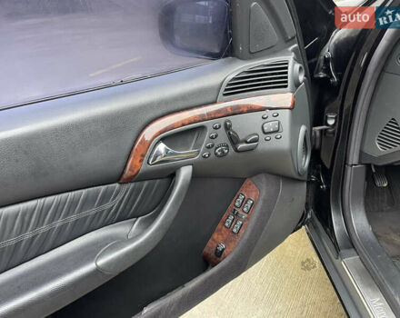 Черный Мерседес С Класс, объемом двигателя 4.97 л и пробегом 300 тыс. км за 3550 $, фото 11 на Automoto.ua