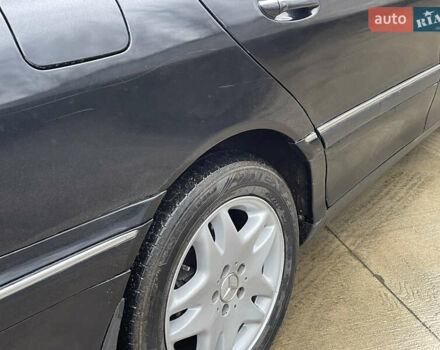 Черный Мерседес С Класс, объемом двигателя 4.97 л и пробегом 300 тыс. км за 3550 $, фото 4 на Automoto.ua