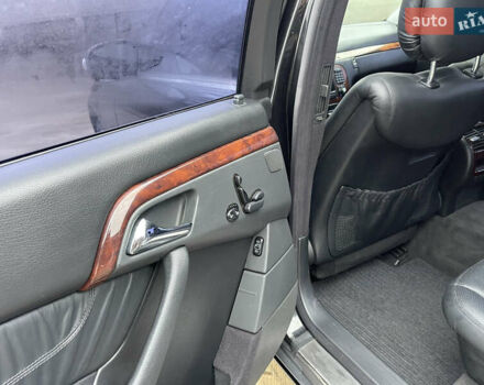 Черный Мерседес С Класс, объемом двигателя 4.97 л и пробегом 300 тыс. км за 3550 $, фото 8 на Automoto.ua