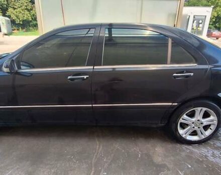 Черный Мерседес С Класс, объемом двигателя 4.3 л и пробегом 497 тыс. км за 4000 $, фото 9 на Automoto.ua