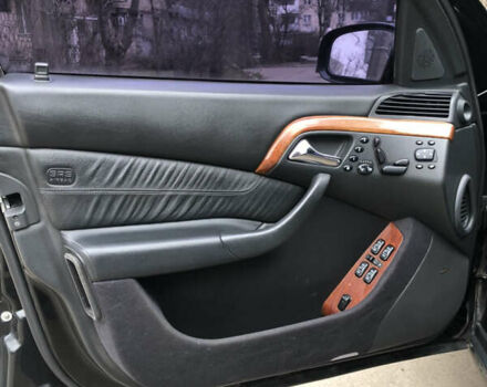 Черный Мерседес С Класс, объемом двигателя 4.3 л и пробегом 341 тыс. км за 5000 $, фото 18 на Automoto.ua