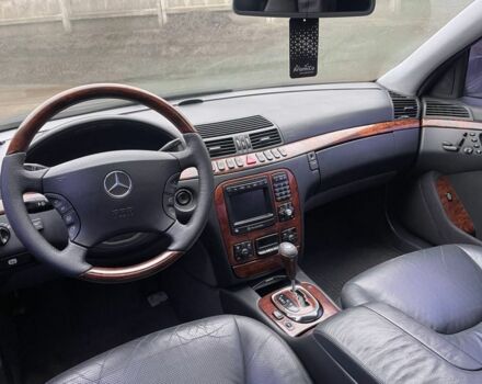 Черный Мерседес С Класс, объемом двигателя 5 л и пробегом 250 тыс. км за 3500 $, фото 5 на Automoto.ua