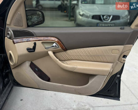 Черный Мерседес С Класс, объемом двигателя 3.2 л и пробегом 340 тыс. км за 5950 $, фото 24 на Automoto.ua