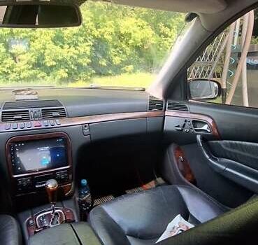 Черный Мерседес С Класс, объемом двигателя 4.3 л и пробегом 497 тыс. км за 4000 $, фото 1 на Automoto.ua