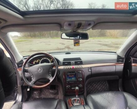 Черный Мерседес С Класс, объемом двигателя 5 л и пробегом 477 тыс. км за 4000 $, фото 6 на Automoto.ua