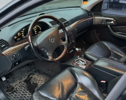 Чорний Мерседес С Клас, об'ємом двигуна 5 л та пробігом 200 тис. км за 3999 $, фото 4 на Automoto.ua