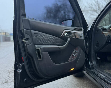 Чорний Мерседес С Клас, об'ємом двигуна 5 л та пробігом 470 тис. км за 3999 $, фото 5 на Automoto.ua