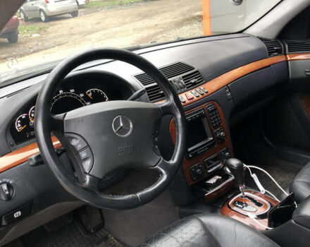 Черный Мерседес С Класс, объемом двигателя 4.3 л и пробегом 341 тыс. км за 5000 $, фото 17 на Automoto.ua