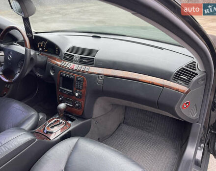 Черный Мерседес С Класс, объемом двигателя 4.97 л и пробегом 300 тыс. км за 3550 $, фото 14 на Automoto.ua