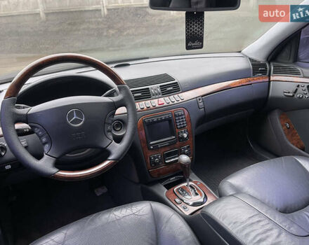 Черный Мерседес С Класс, объемом двигателя 4.97 л и пробегом 300 тыс. км за 3550 $, фото 10 на Automoto.ua