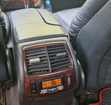 Черный Мерседес С Класс, объемом двигателя 4.3 л и пробегом 497 тыс. км за 4000 $, фото 13 на Automoto.ua